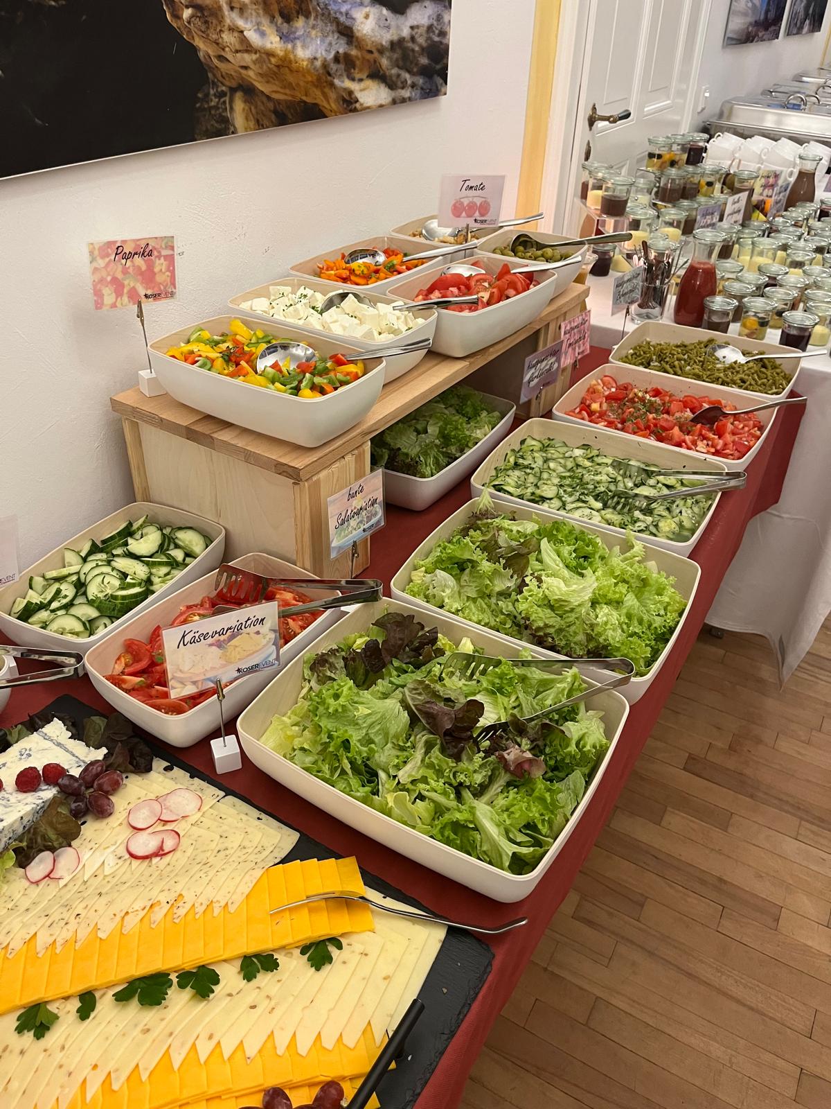 Salatbuffet mit Käsevariation – Koserevent